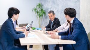 遺言書の検認期日に欠席したらどうなる?欠席のリスクや注意点をご紹介_サムネイル
