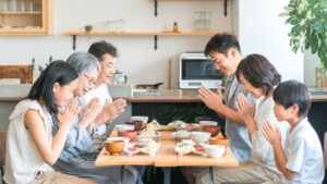 親族とは？法的に親族とされる範囲と親族にまつわる用語を解説_サムネイル